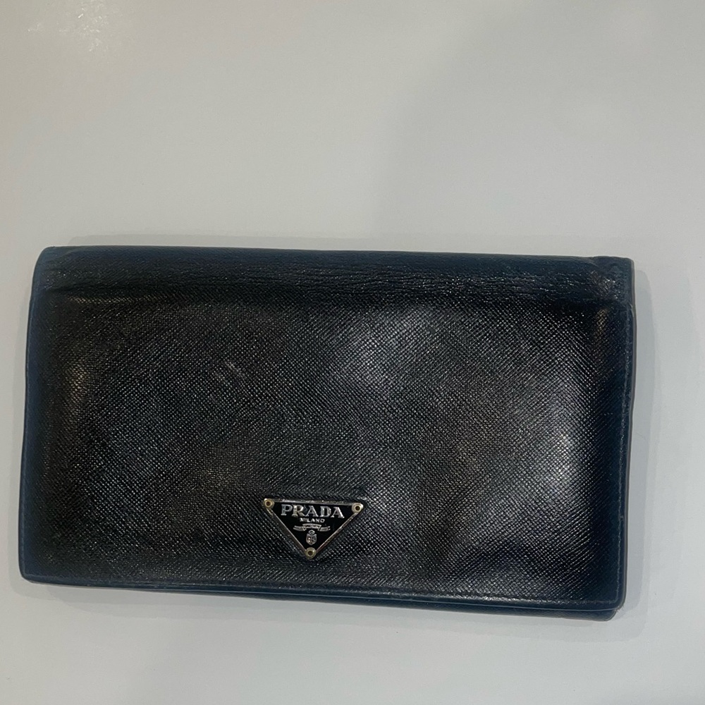 PRADA
Saffiano Leather Continental Wallet